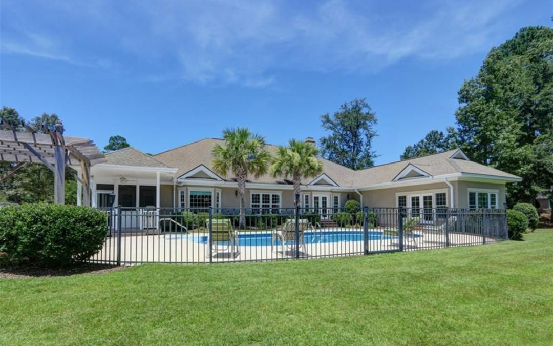 Southbridge Residence Pool & Patio